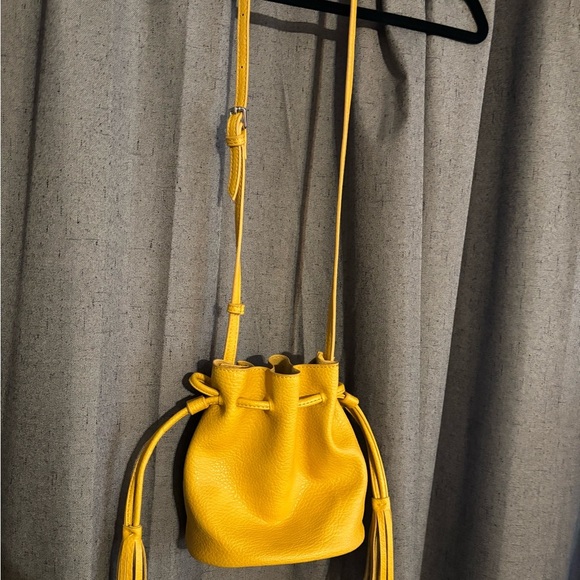 Mustard Yellow Street Level Bucket Bag with tassels‎ - Picture 3 of 7
